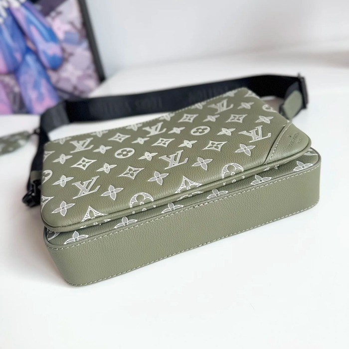 LOUIS VUITTON M12490 キャンバスメッセンジャー トリオ サイズ:25x18.5cm