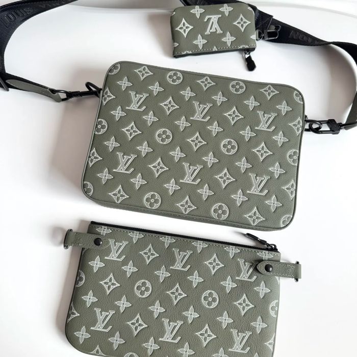 LOUIS VUITTON M12490 キャンバスメッセンジャー トリオ サイズ:25x18.5cm