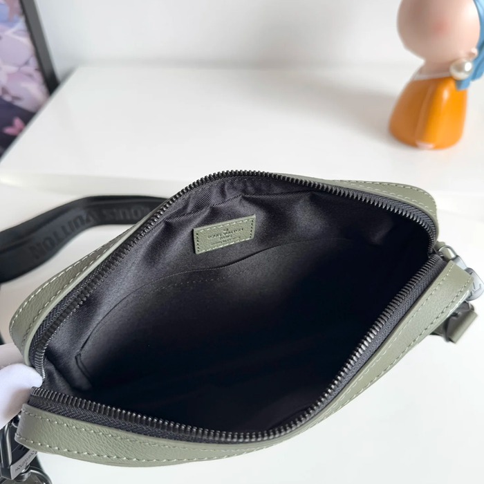 LOUIS VUITTON M12490 キャンバスメッセンジャー トリオ サイズ:25x18.5cm