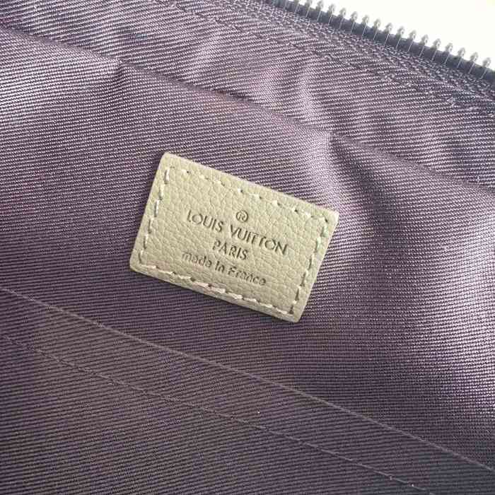 LOUIS VUITTON M12490 キャンバスメッセンジャー トリオ サイズ:25x18.5cm