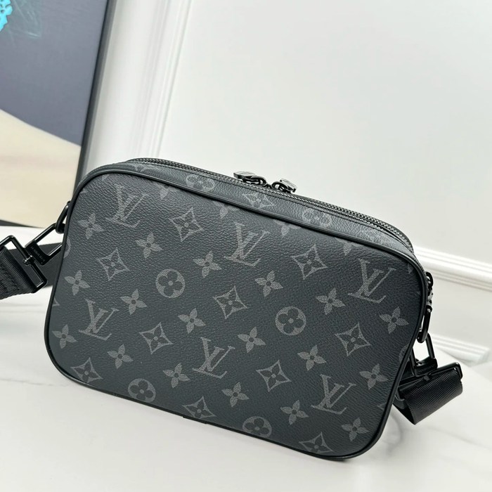 LOUIS VUITTON M46955 キャンバスメッセンジャー アルファ サイズ:24x16cm