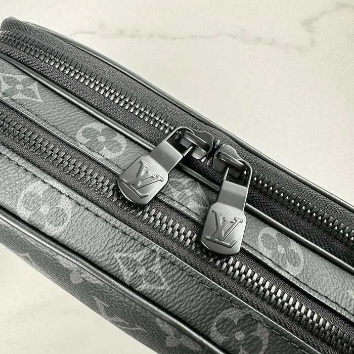 LOUIS VUITTON M46955 キャンバスメッセンジャー アルファ サイズ:24x16cm