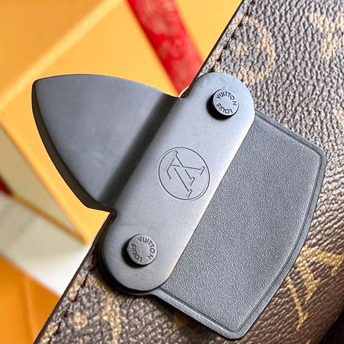 LOUIS VUITTON M45806 特級オールスチール金具斜め掛け サイズ:22x18cm