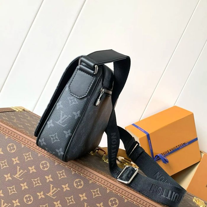 LOUIS VUITTON M46255 コーティングキャンバスメッセンジャー ディストリクト サイズ:26x20cm
