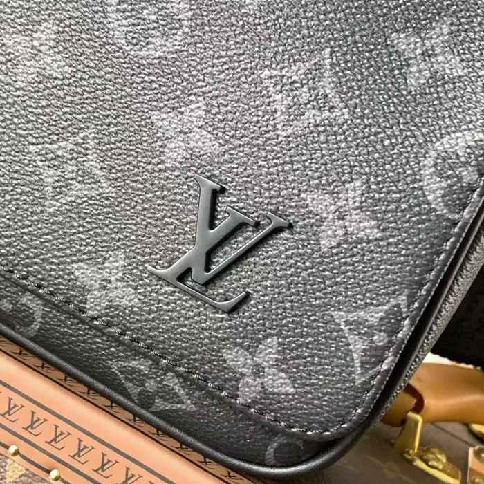 LOUIS VUITTON M46255 コーティングキャンバスメッセンジャー ディストリクト サイズ:26x20cm