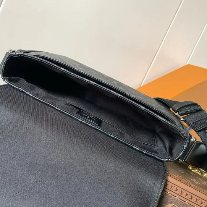 LOUIS VUITTON M46255 コーティングキャンバスメッセンジャー ディストリクト サイズ:26x20cm