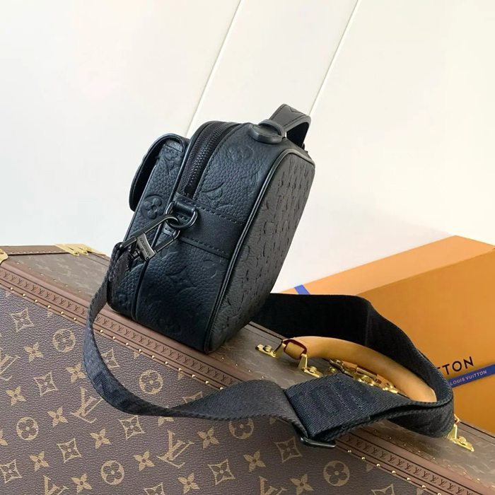 LOUIS VUITTON M58489 キャンバスメッセンジャー Sロック サイズ:22x18cm