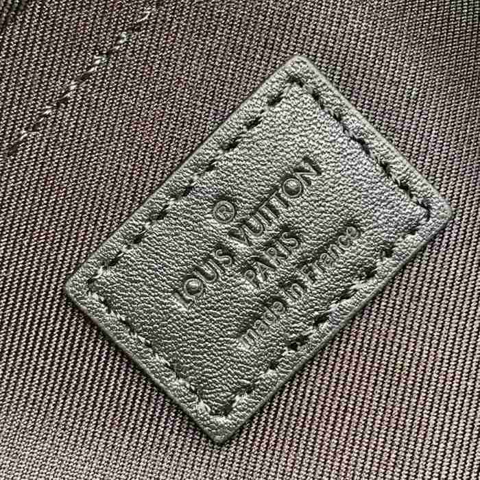LOUIS VUITTON M58489 キャンバスメッセンジャー Sロック サイズ:22x18cm