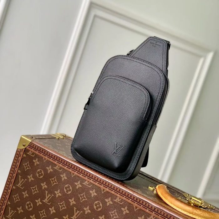 LOUIS VUITTON M15255 ネイビーショルダー アベニュー サイズ:33x16cm LOUIS VUITTON M15255 ネイビーショルダー アベニュー サイズ:33x16cm