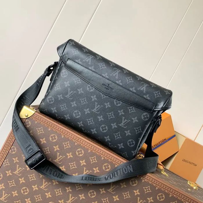 LOUIS VUITTON M12517 メッセンジャー ボヤジャー サイズ:33x22.5x11cm