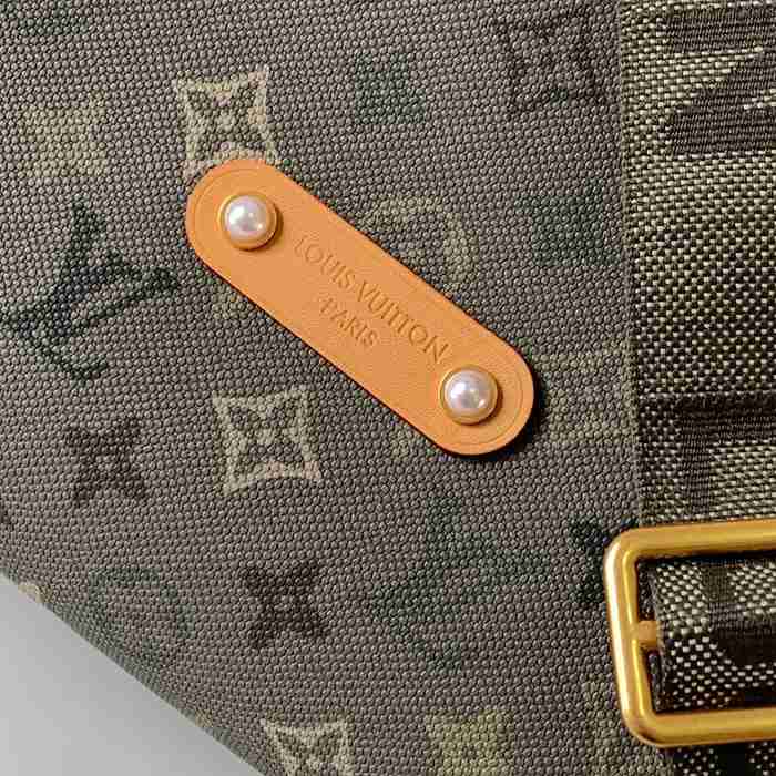 LOUIS VUITTON M27181 メティス 斜め掛け オリーブグリーン サイズ:48x36x12cm