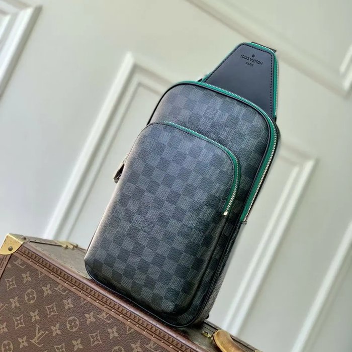 LOUIS VUITTON M28318 グラファイトショルダー アベニュー サイズ:31x20cm LOUIS VUITTON M28318 グラファイトショルダー アベニュー サイズ:31x20cm