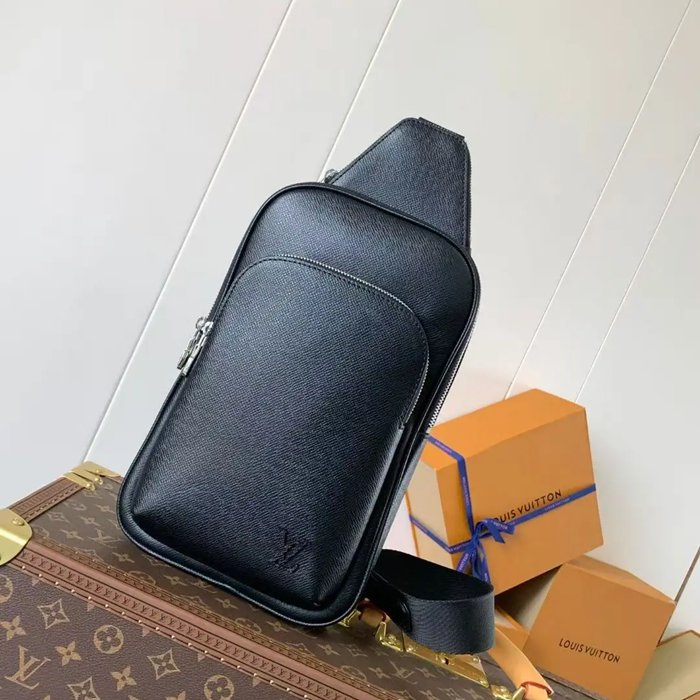 LOUIS VUITTON M30863 小ショルダー アベニュー サイズ:31x20cm LOUIS VUITTON M30863 小ショルダー アベニュー サイズ:31x20cm