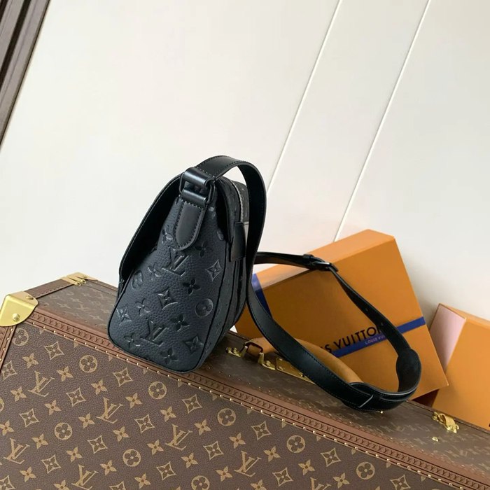 LOUIS VUITTON M28324 小メッセンジャー クリストファー サイズ:29x25cm