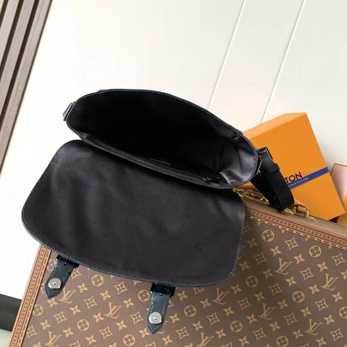 LOUIS VUITTON M28324 小メッセンジャー クリストファー サイズ:29x25cm