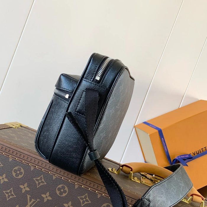 LOUIS VUITTON M30233 小メッセンジャー アウトドア サイズ:29.5x20x10.5cm