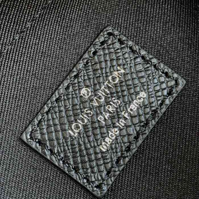 LOUIS VUITTON M30233 小メッセンジャー アウトドア サイズ:29.5x20x10.5cm