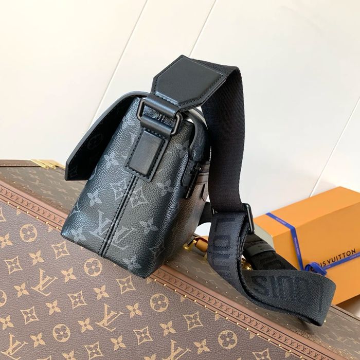LOUIS VUITTON M46794 キャンバスメッセンジャー エスケープ 黒花 サイズ:28x16x10cm