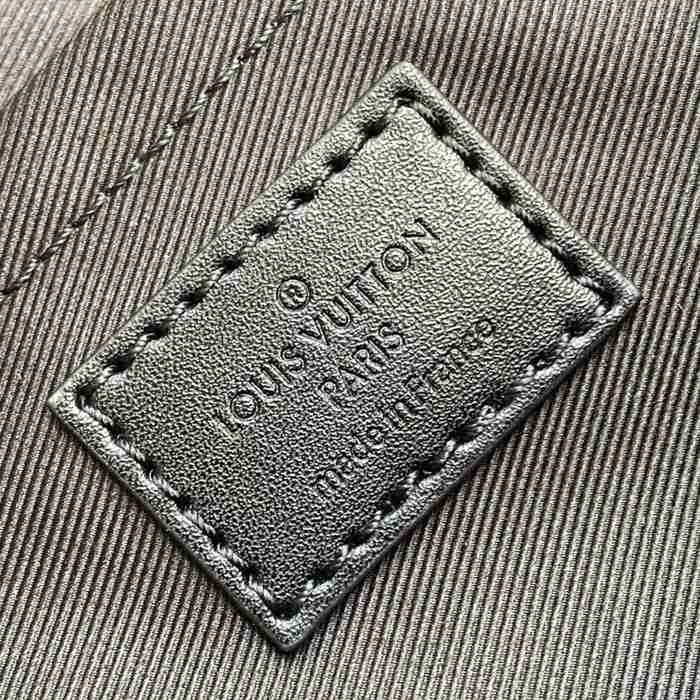 LOUIS VUITTON M46794 キャンバスメッセンジャー エスケープ 黒花 サイズ:28x16x10cm