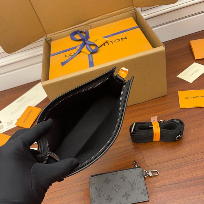 LOUIS VUITTON M81124 菱形生地斜め掛け ギフトバッグ サイズ:22x14.5x4.5cm