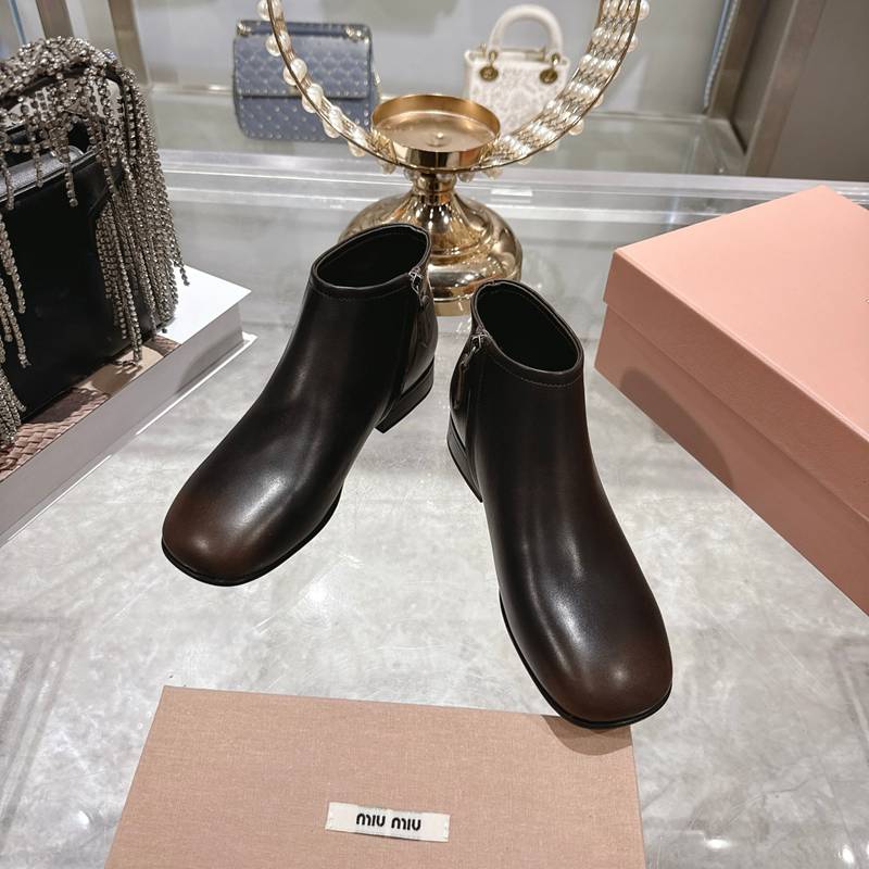 【MIUMIU】2026SSショートブーツレザーブーツレディース