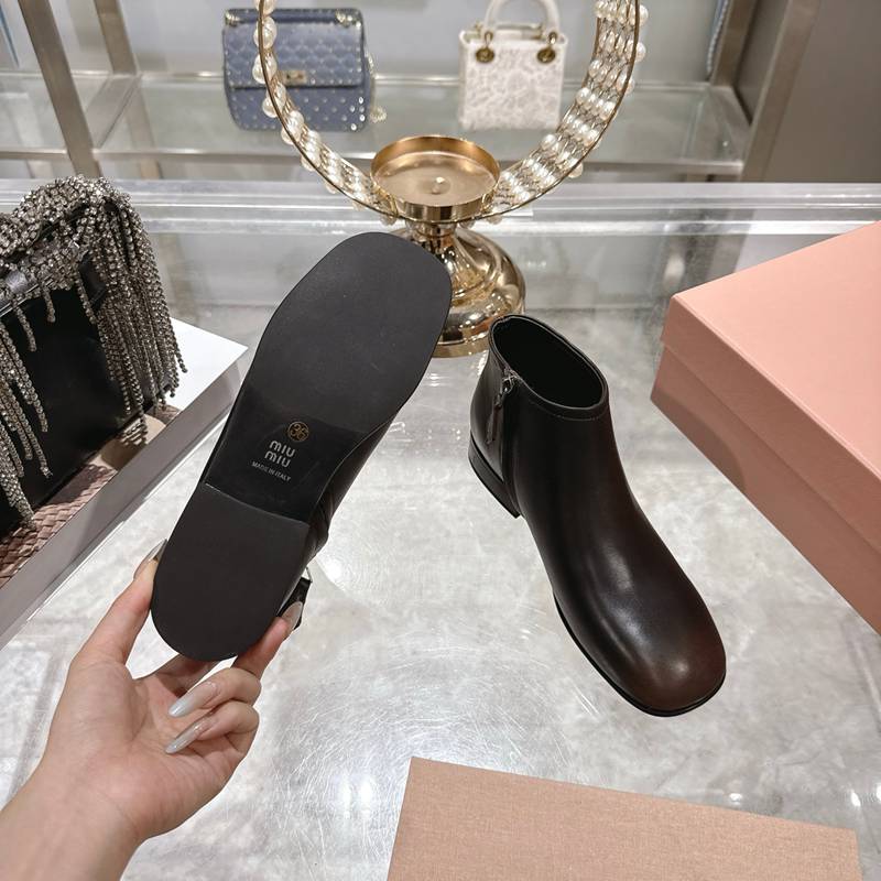 【MIUMIU】2026SSショートブーツレザーブーツレディース