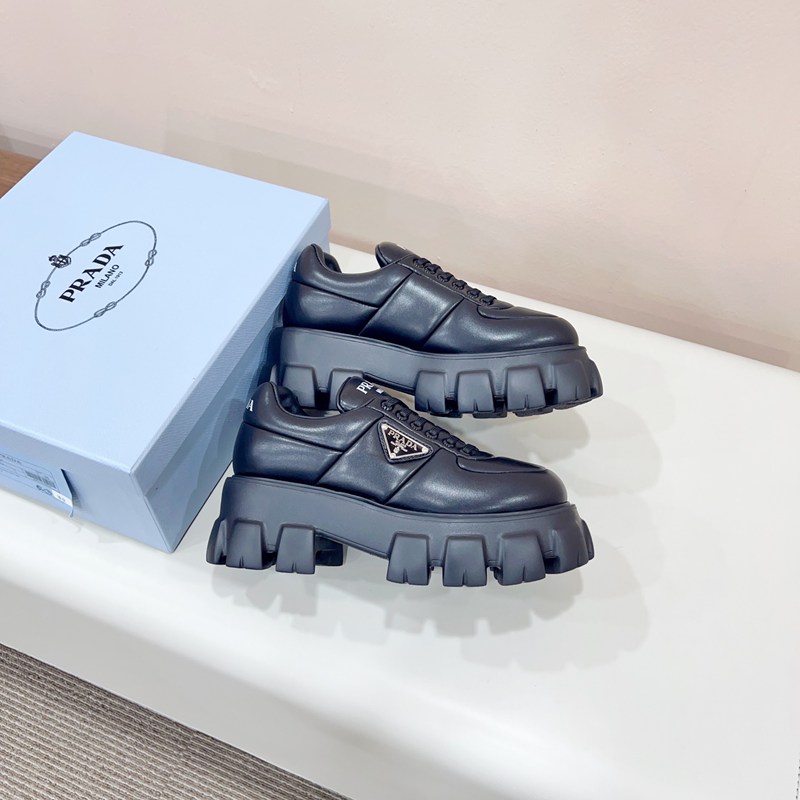 【PRADA】スニーカーレディース