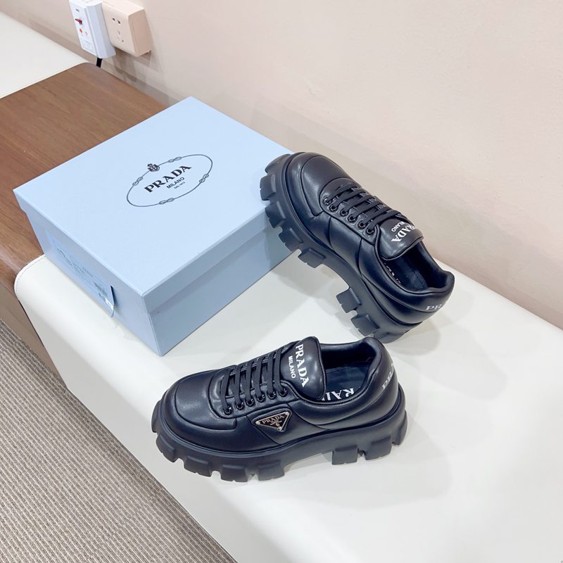 【PRADA】スニーカーレディース