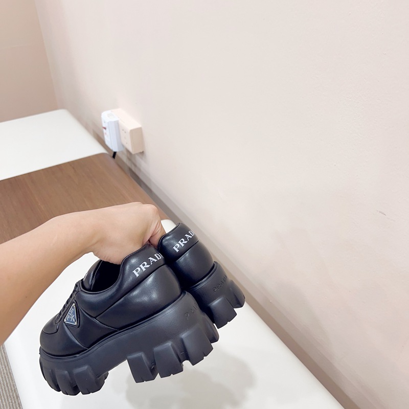 【PRADA】スニーカーレディース