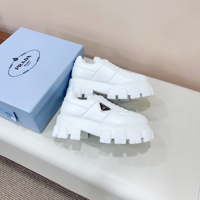 【PRADA】スニーカーレディース
