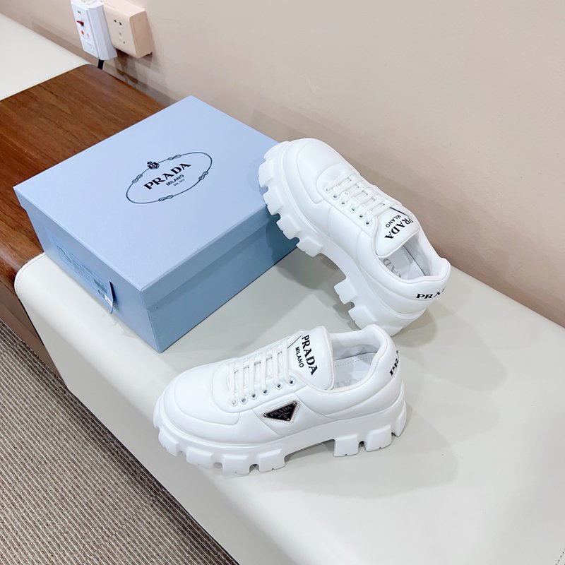 【PRADA】スニーカーレディース