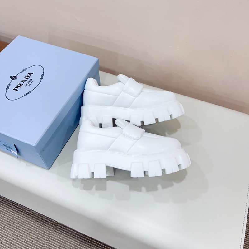 【PRADA】スニーカーレディース