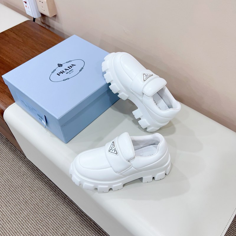 【PRADA】スニーカーレディース