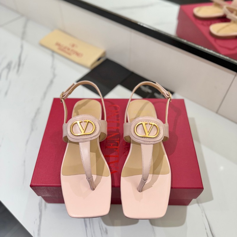 【VALENTINO】新作Vサンダルレディース