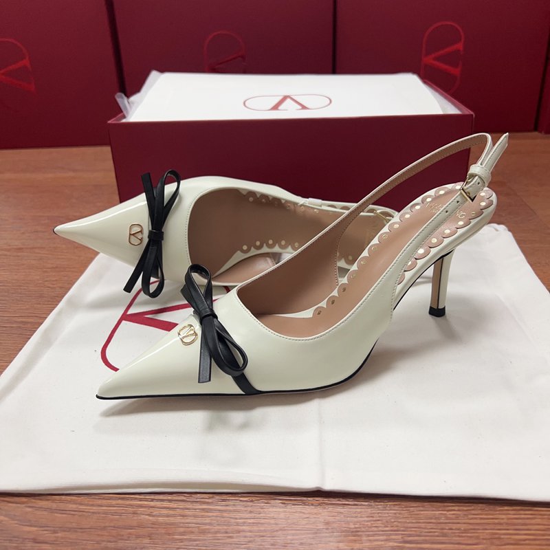 【VALENTINO】新作パンプスレディース