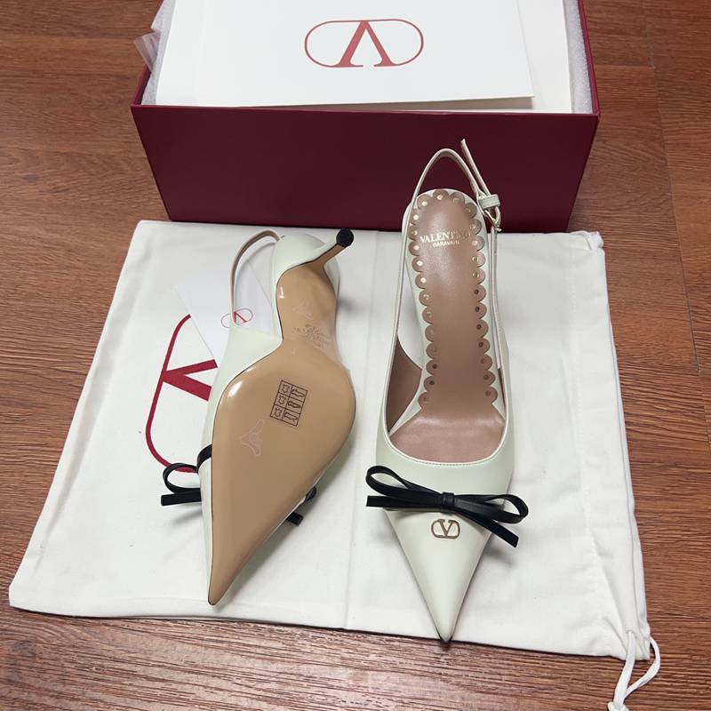 【VALENTINO】新作パンプスレディース