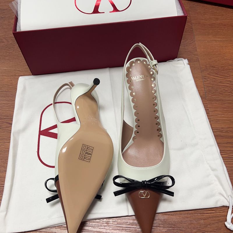 【VALENTINO】新作パンプスレディース