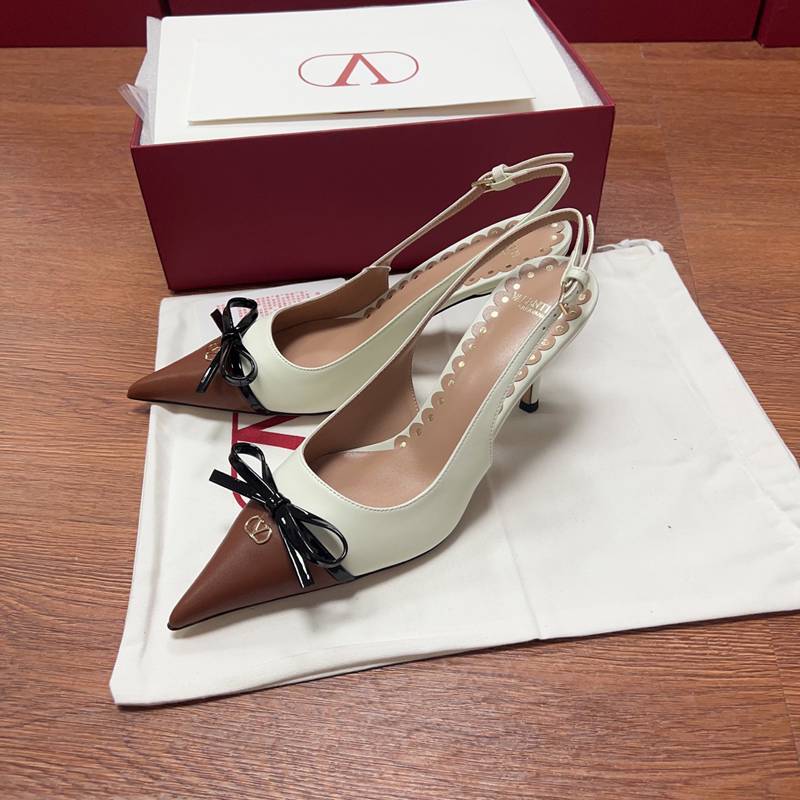 【VALENTINO】新作パンプスレディース