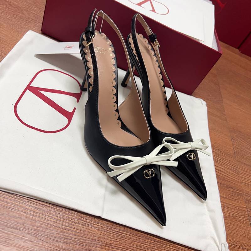 【VALENTINO】新作パンプスレディース
