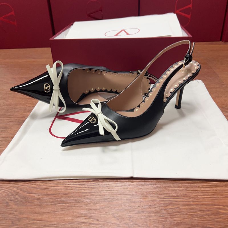 【VALENTINO】新作パンプスレディース