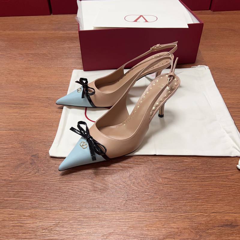 【VALENTINO】新作パンプスレディース