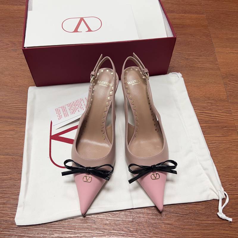 【VALENTINO】新作パンプスレディース 【VALENTINO】新作パンプスレディース