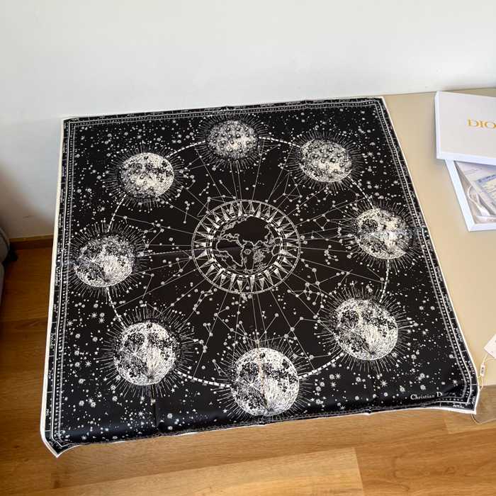 ディオール 星座プリントスカーフ 90x90cm ディオール 星座プリントスカーフ 90x90cm
