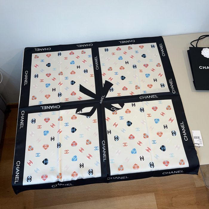 シャネル 蝶々結びスカーフ 90x90cm