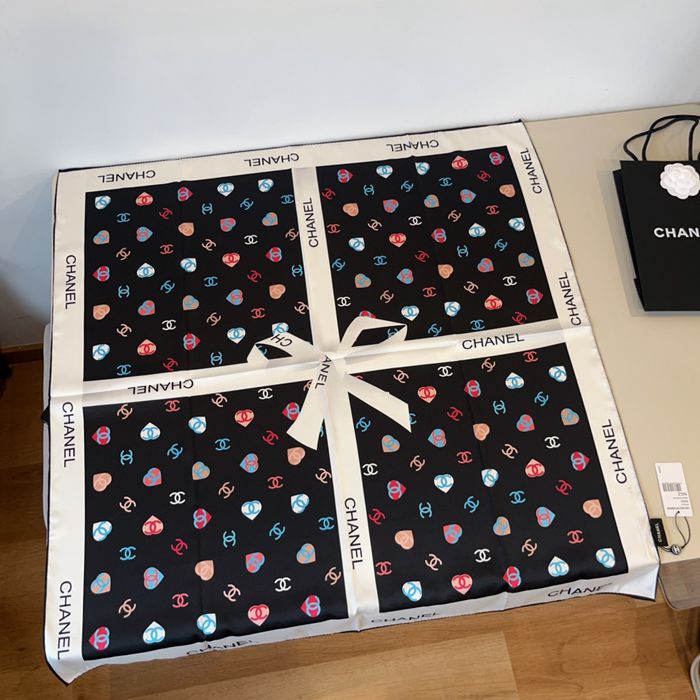 シャネル 蝶々結びスカーフ 90x90cm シャネル 蝶々結びスカーフ 90x90cm