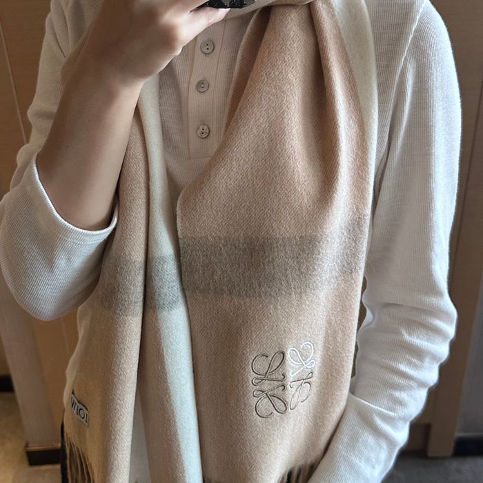 ロエベ めったに見ない優しい色合い 30x 180cm