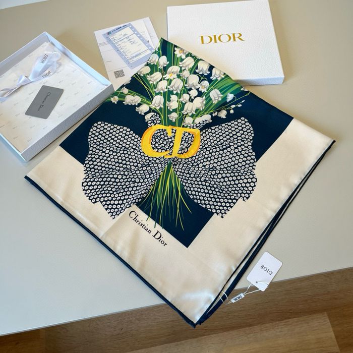 ディオール シルクスカーフ。鈴蘭花束 90X90cm