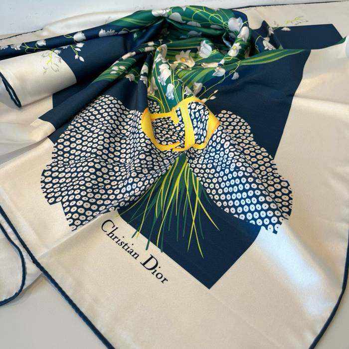 ディオール シルクスカーフ。鈴蘭花束 90X90cm