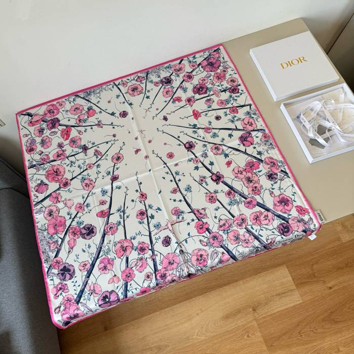 ディオール フラワースカーフ 90x90cm