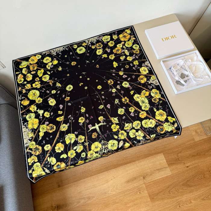 ディオール フラワースカーフ 90x90cm